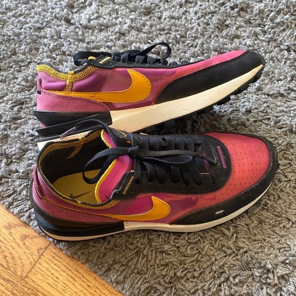 Nike Waffle One Active Fuchsia Sneaker Size 6.5 - Picture 1 of 15